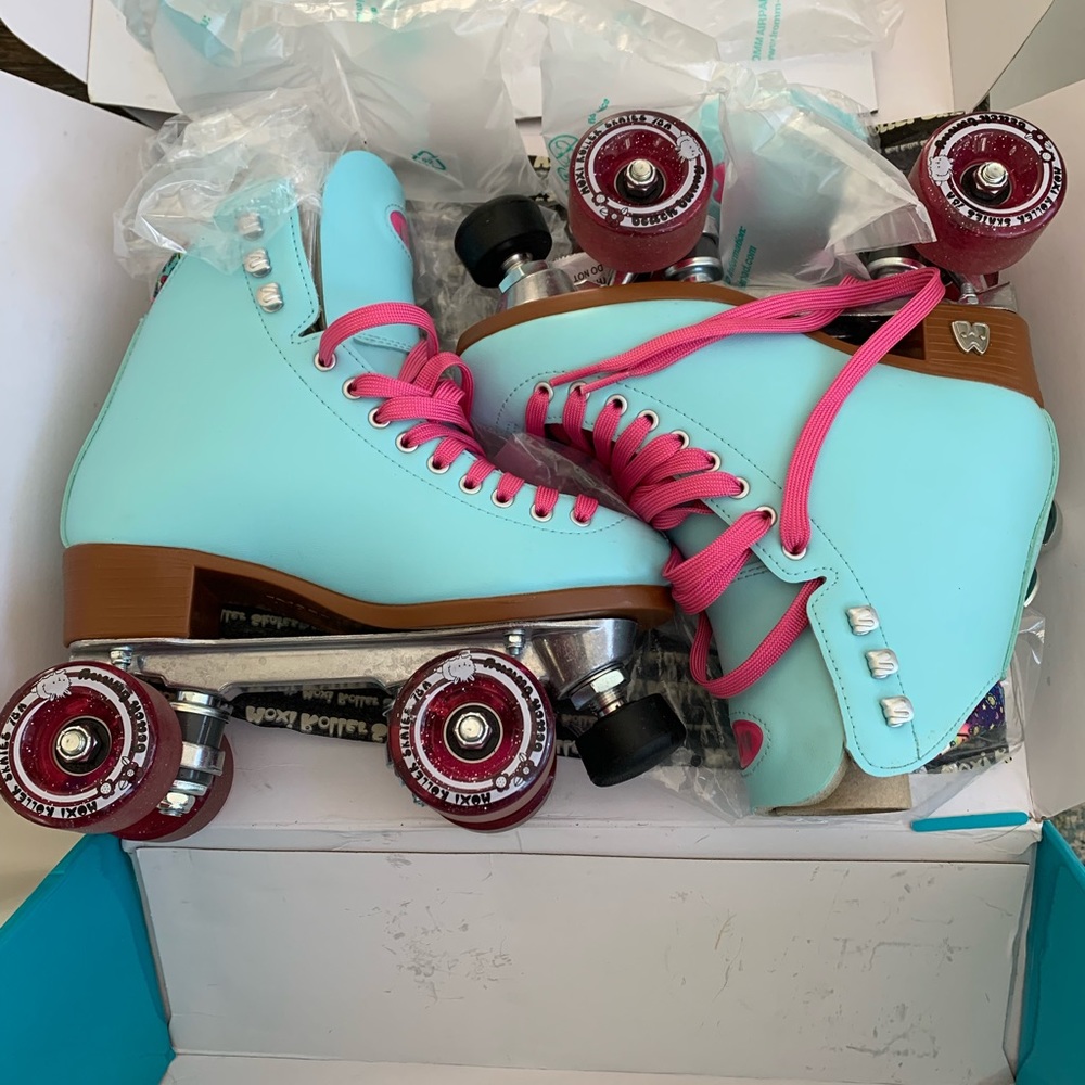 Moxi Beach Bunny roller skates size 5 (6/6.5)